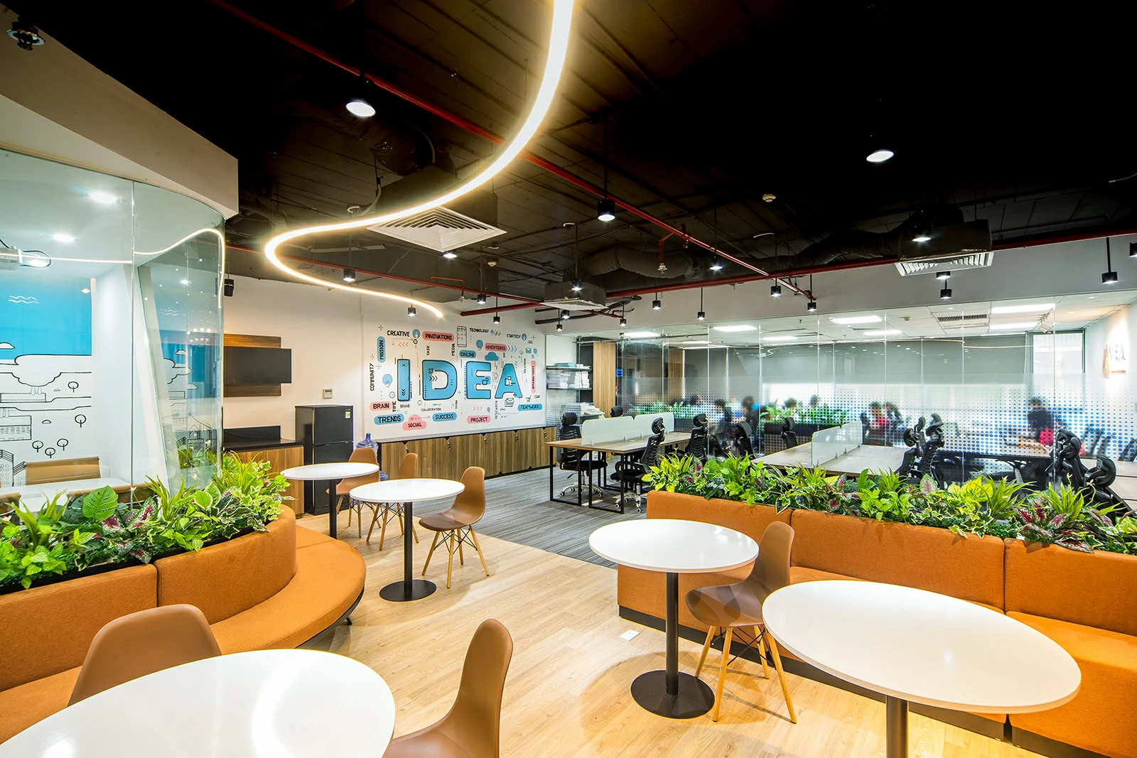 làm việc tại co-working space Vina Office